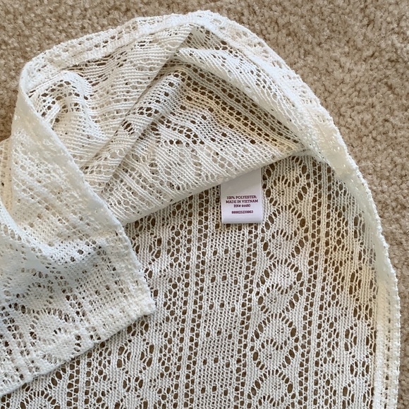 SO Cut Out Open Front Top, Size Large, Off White, *cami not included - Picture 5 of 11